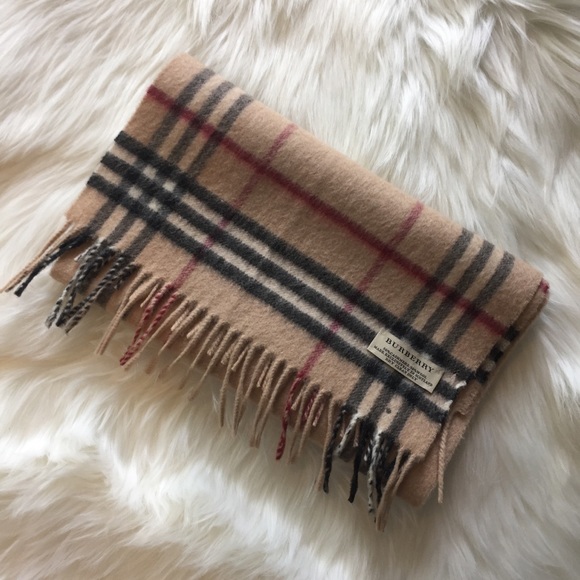 Additional pictures of my Burberry Check Scarf - Picture 6 of 11
